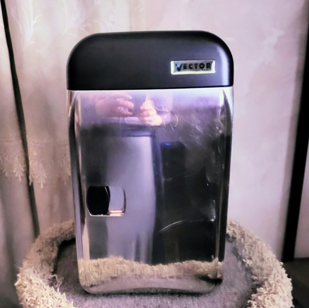 Vector Mini Fridge Cooler/Warmer